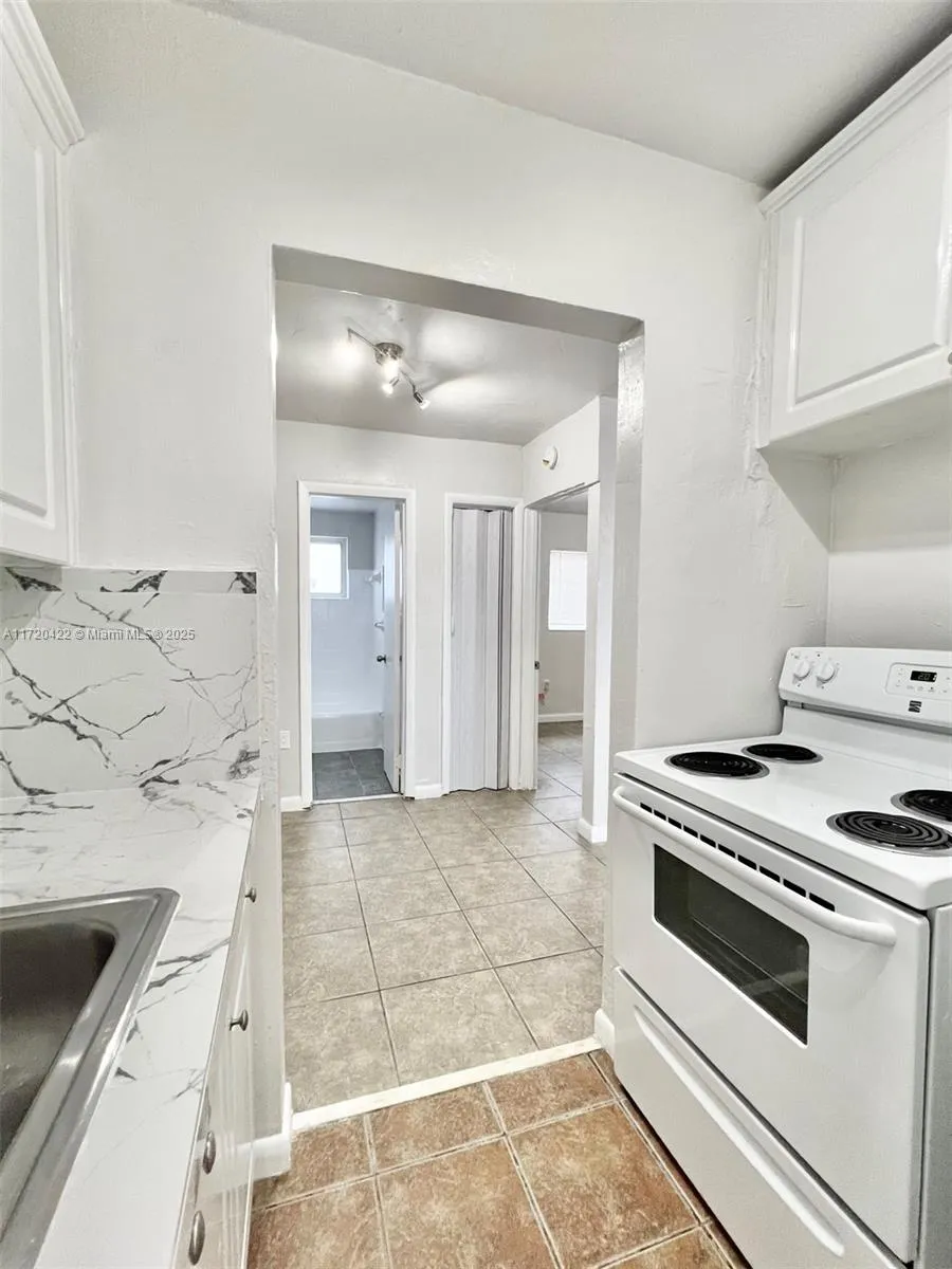 10 NW 77th St # 8, Miami FL 33150