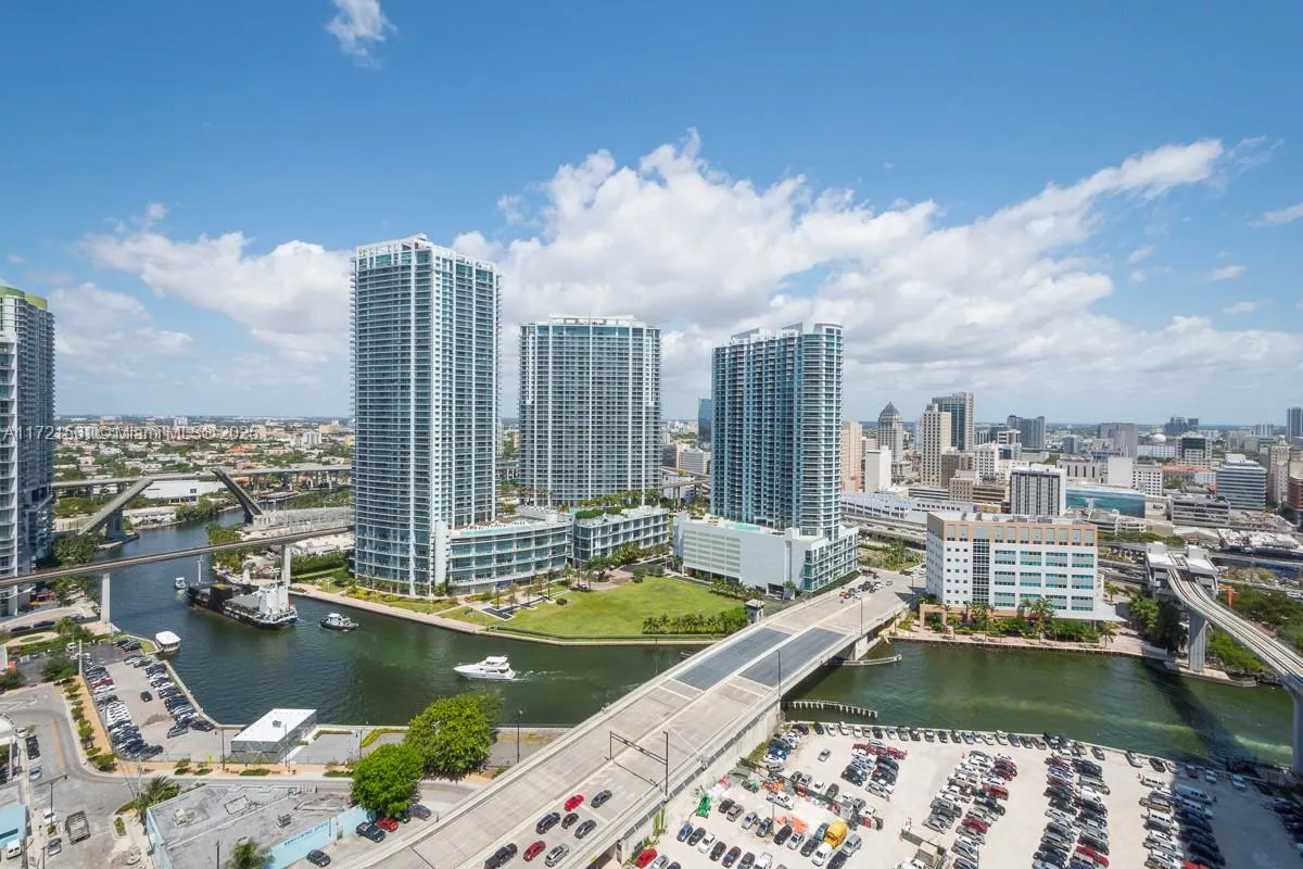 2 bedroom 2 bath for sale at 68 SE 6 Street # 2112, Miami FL 33131