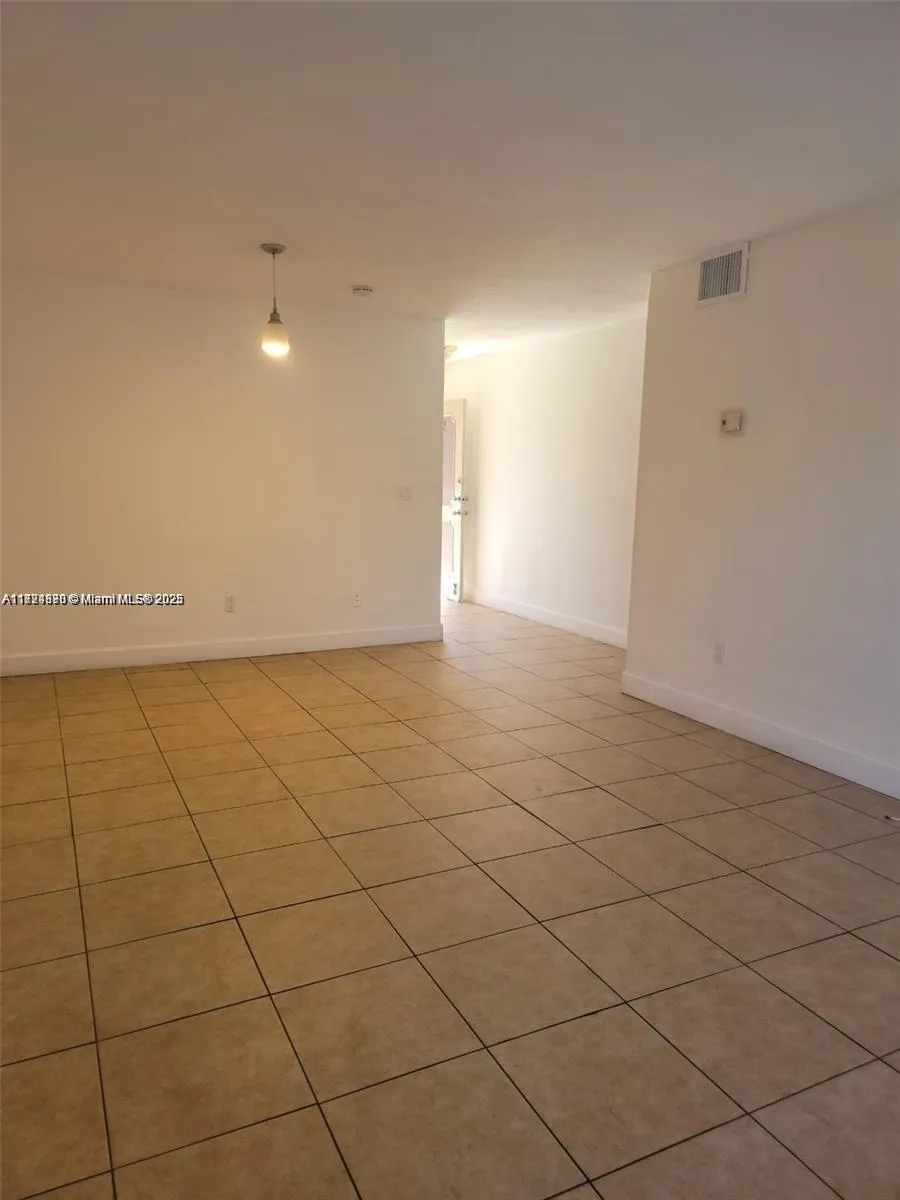 2800 NW 56th Ave # B202, Lauderhill FL 33313