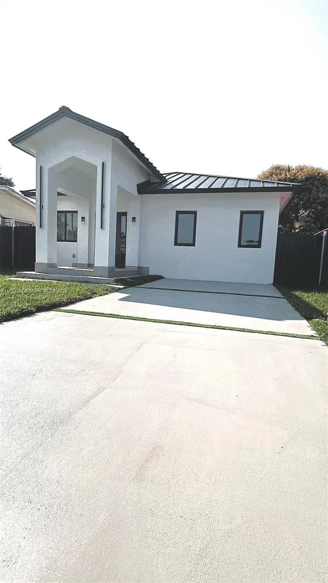 248 NW 59th Ave, Miami FL 33126