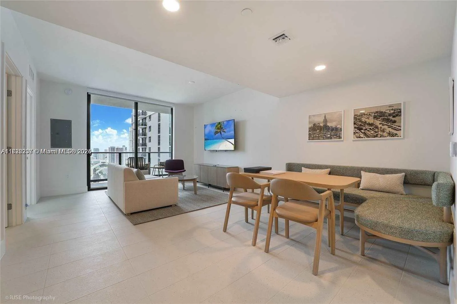 1 bedroom 1 bath for sale at 159 NE 6 # 3913, Miami FL 33132