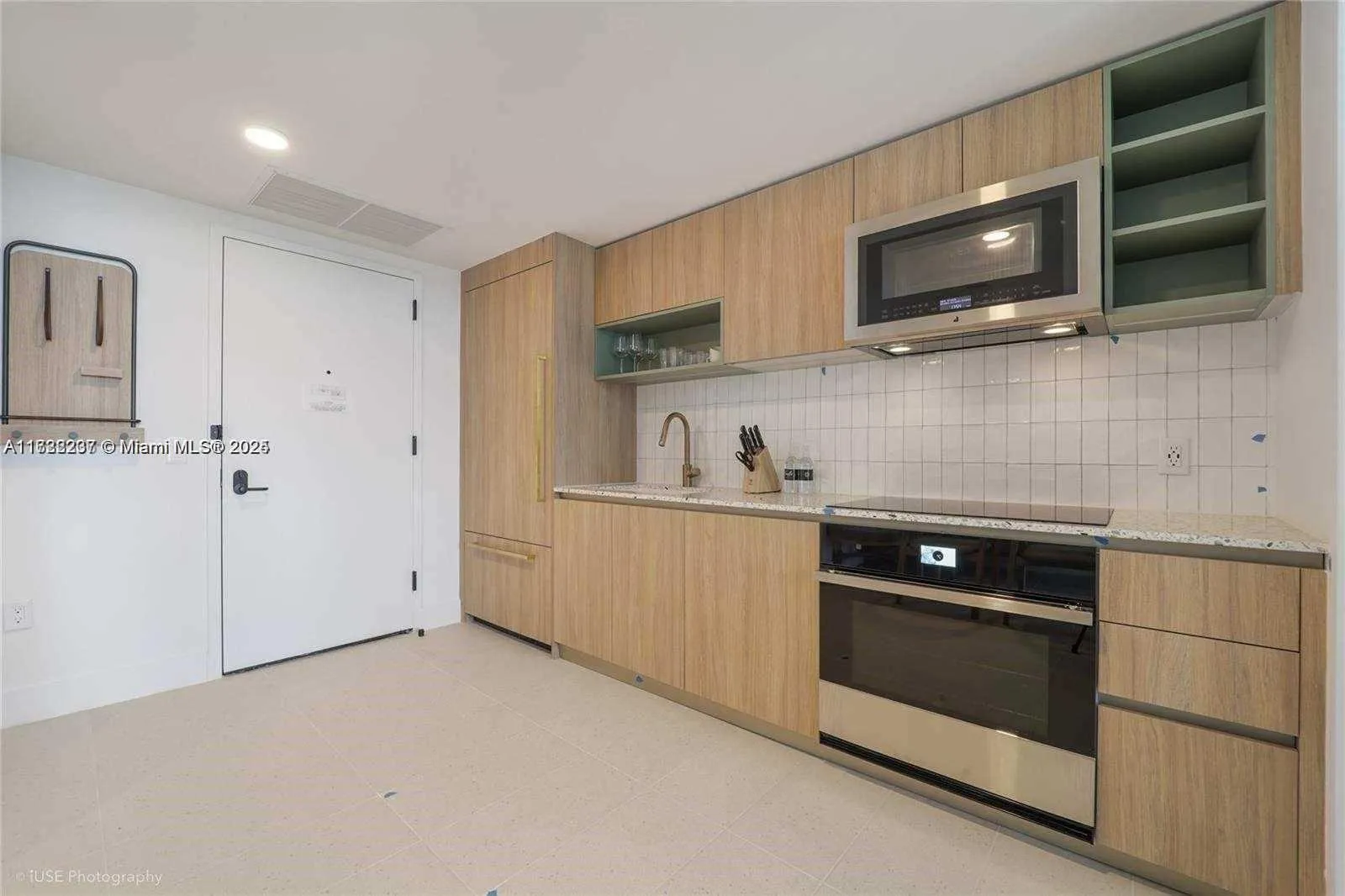159 NE 6 # 3913, Miami FL 33132