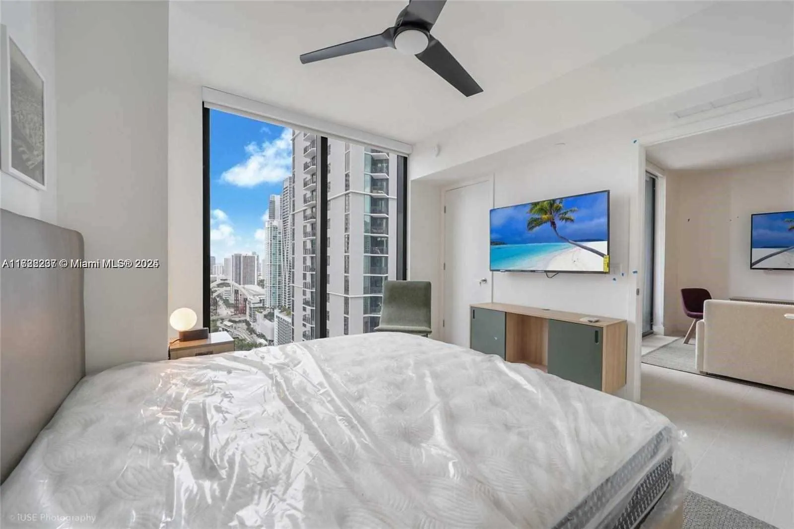 159 NE 6 # 3913, Miami FL 33132