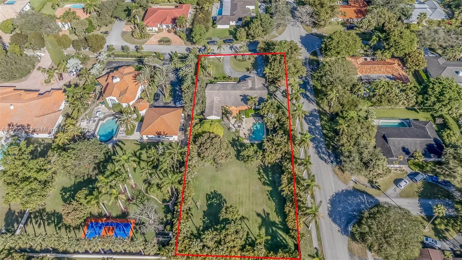 3 bedroom 3 bath for sale at 7200 SW 100th St, Pinecrest FL 33156