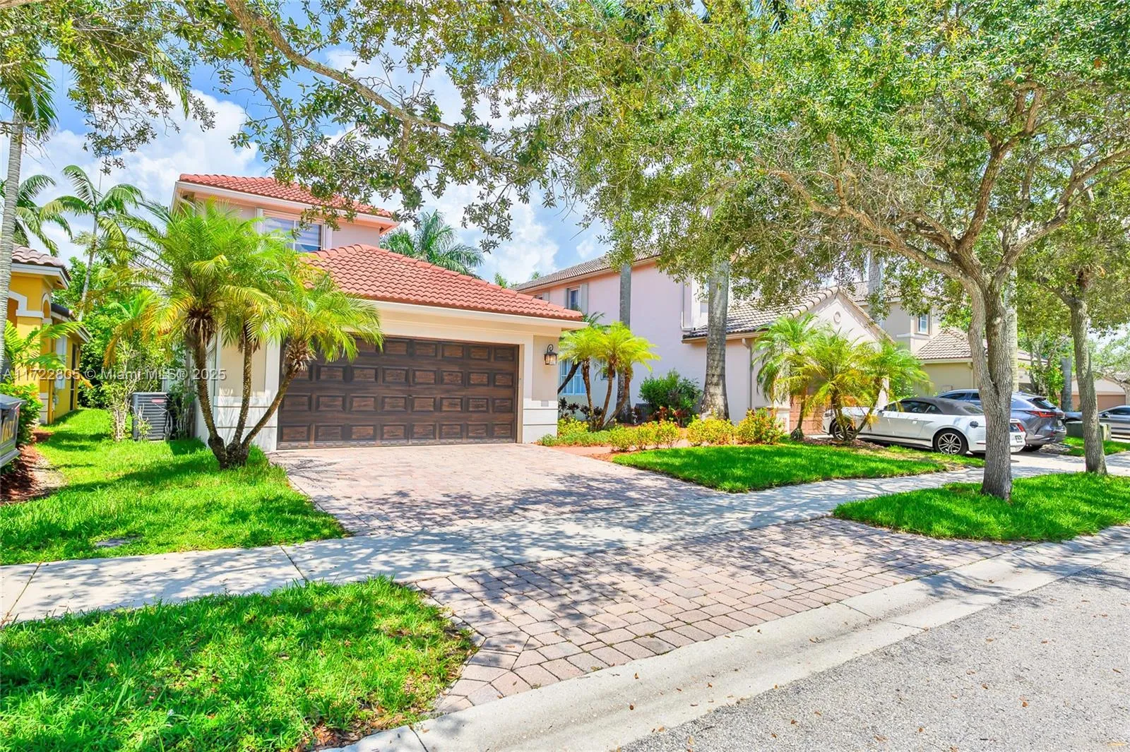 1632 NE Winterberry Ln, Weston FL 33327