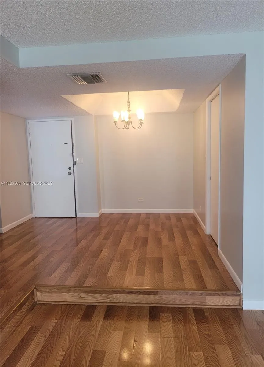 3750 Inverrary Dr # 2Y, Lauderhill FL 33319