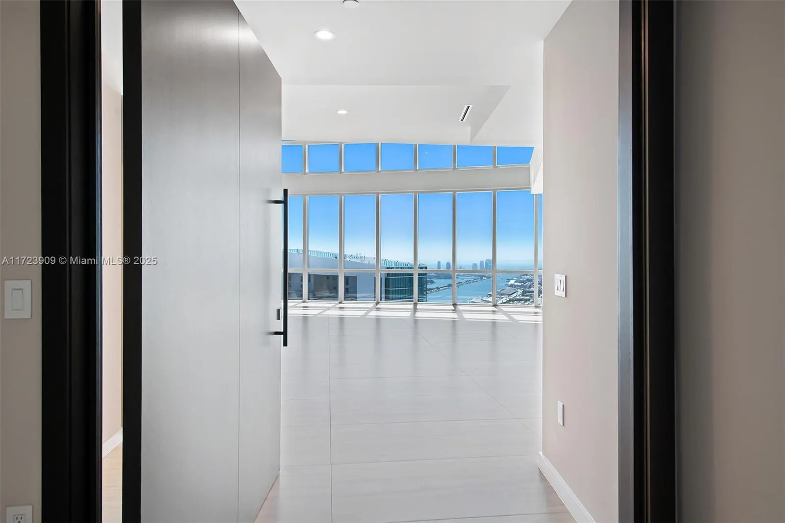 851 NE 1st Ave # 5411, Miami FL 33132