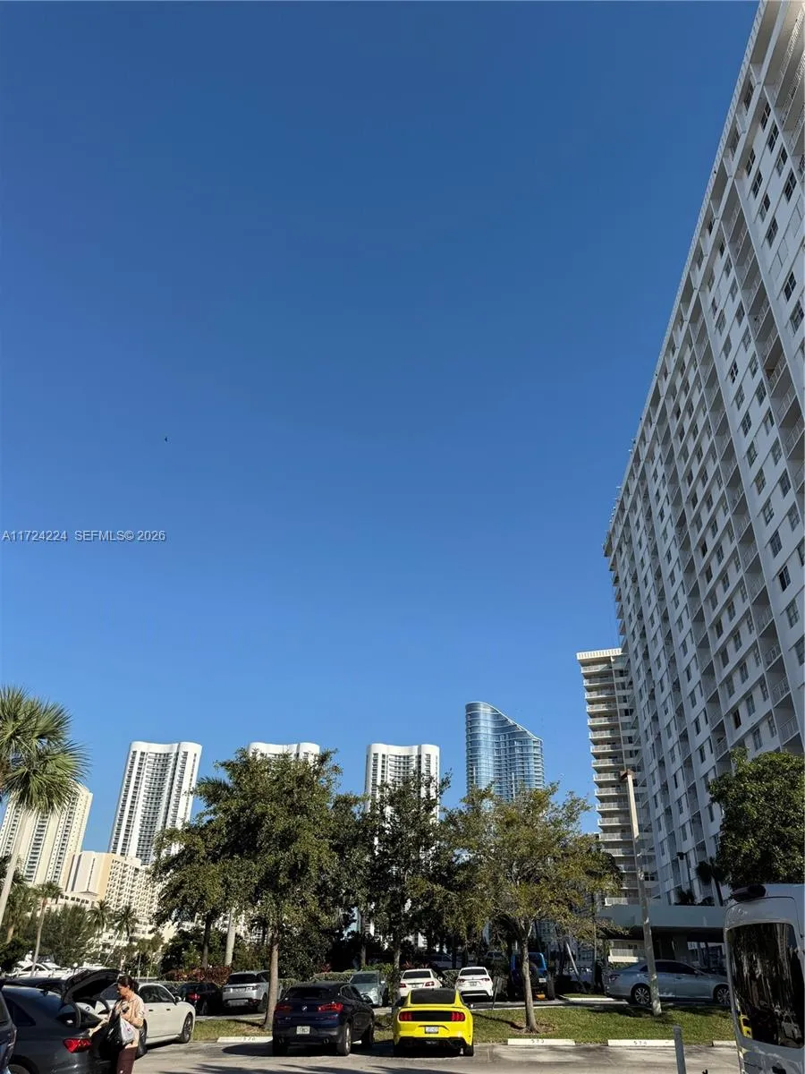 500 Bayview Dr # 1031, Sunny Isles Beach FL 33160