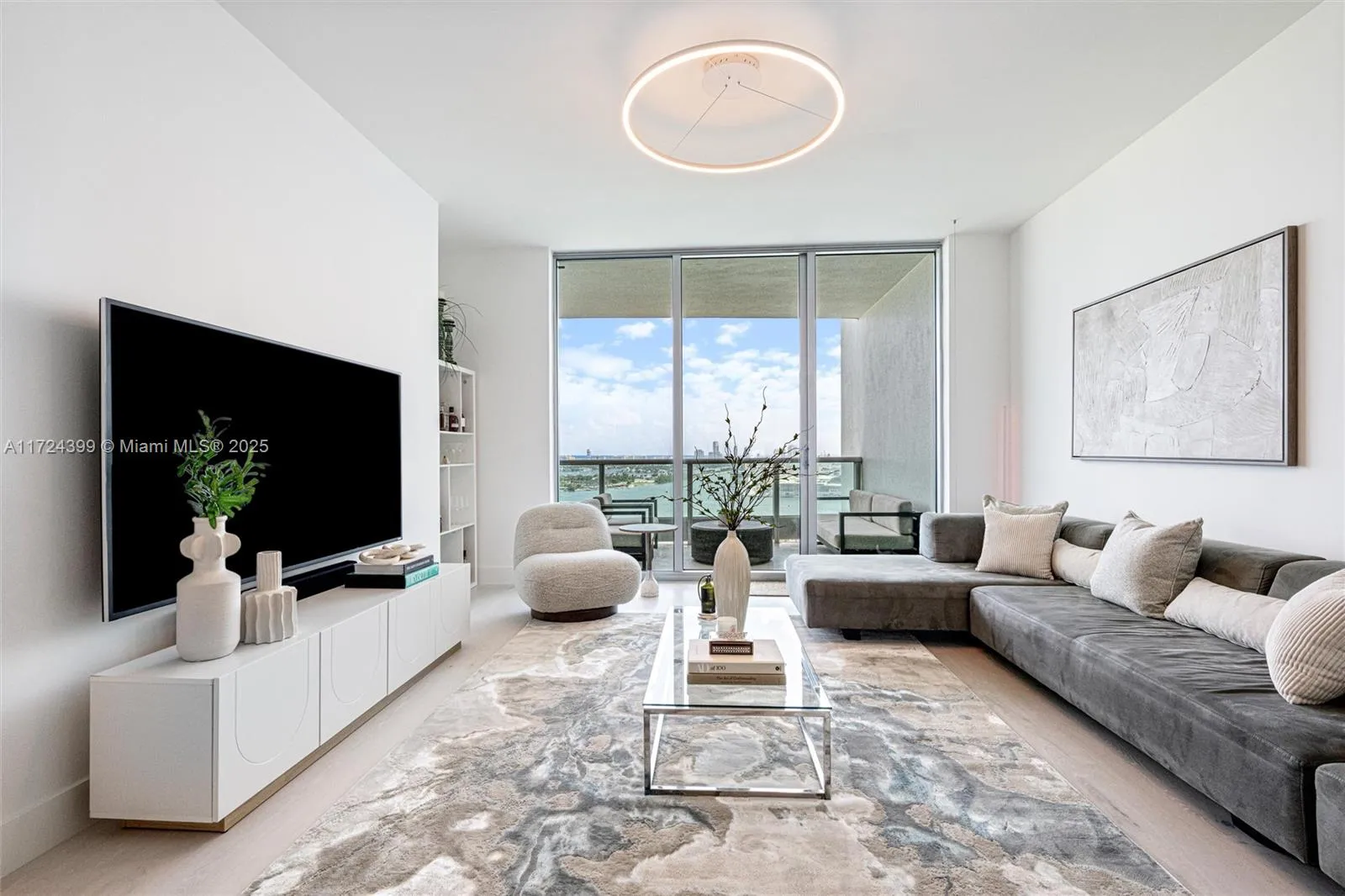 2 bedroom 3 bath for sale at 900 Biscayne Blvd # 2709, Miami FL 33132