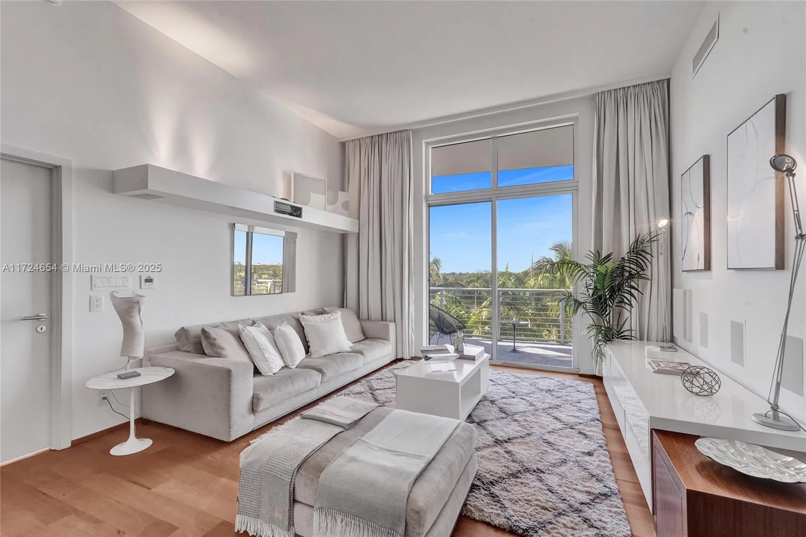 2001 Meridian Ave # 505, Miami Beach FL 33139