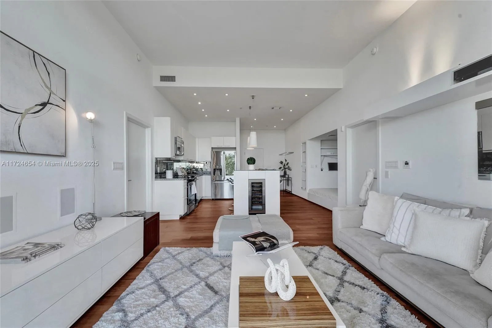 2001 Meridian Ave # 505, Miami Beach FL 33139