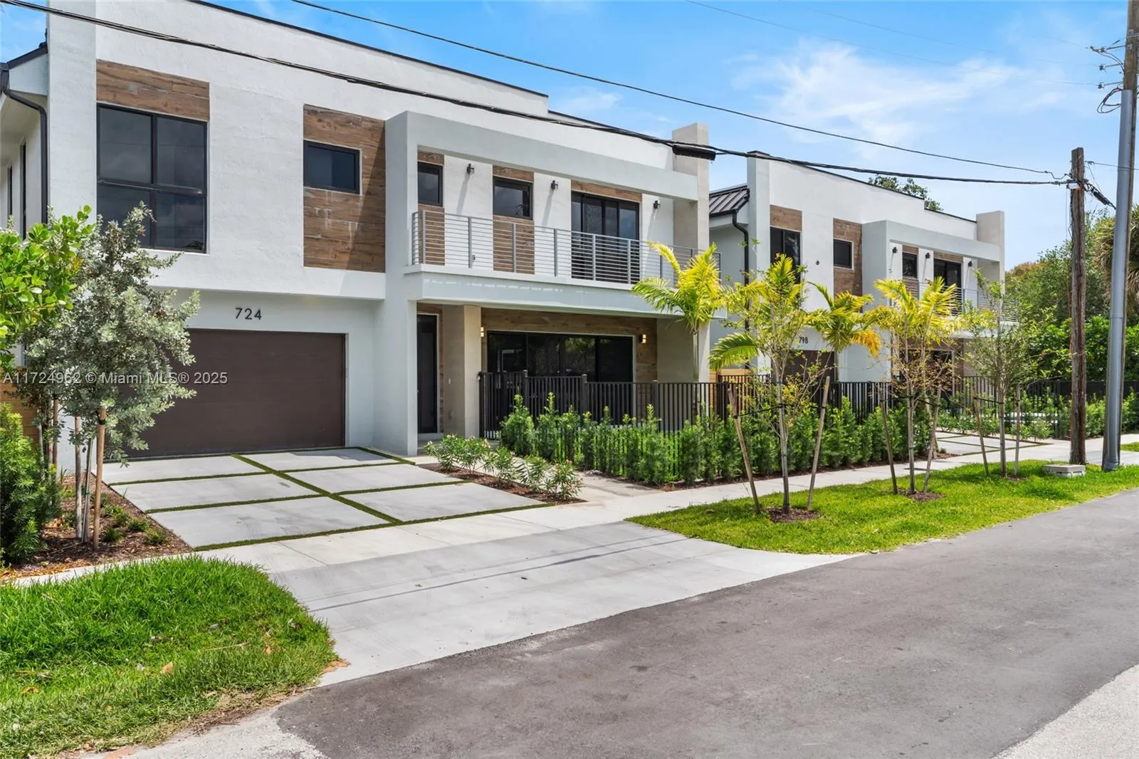 5 bedroom 5 bath for sale at 724 SW 8th Way # 724, Fort Lauderdale FL 33315