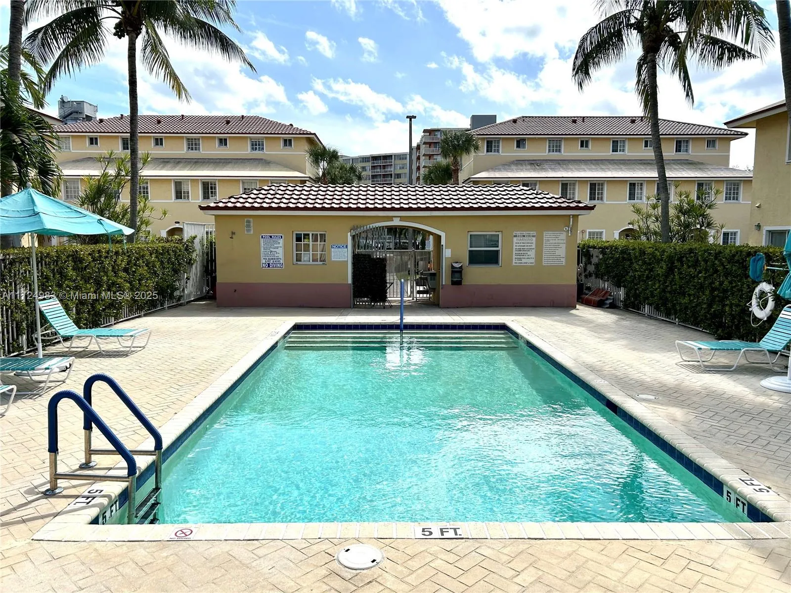 3 bedroom 2 bath for sale at 2028 NE 167th St # 155, North Miami Beach FL 33162