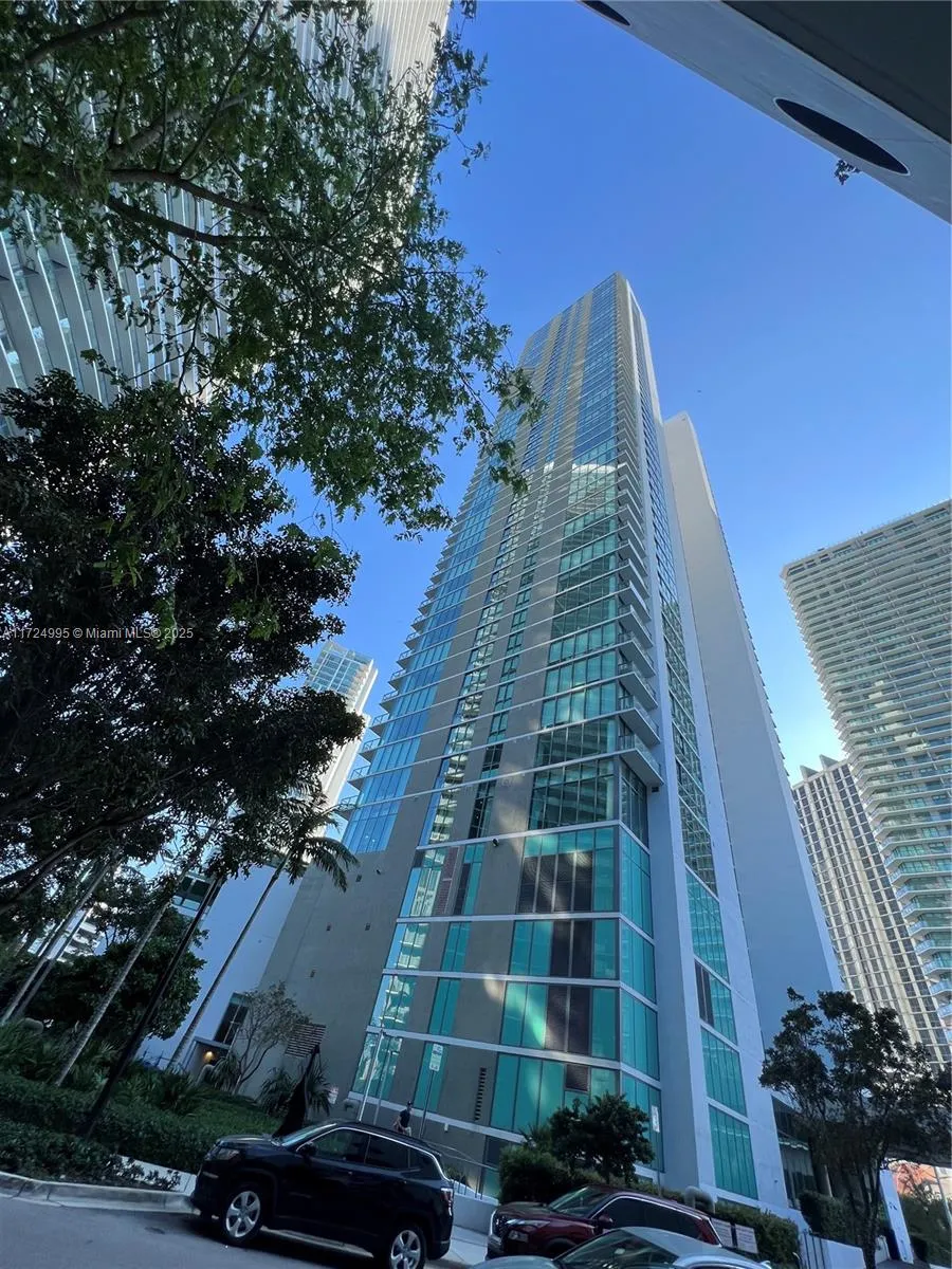 1 bedroom 1 bath for sale at 650 NE 32nd St # 1008, Miami FL 33137