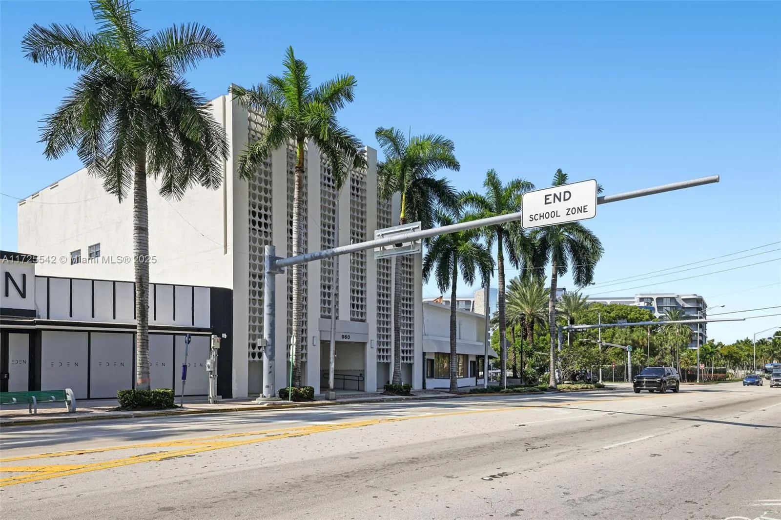 960 W 41st St, Miami Beach FL 33140