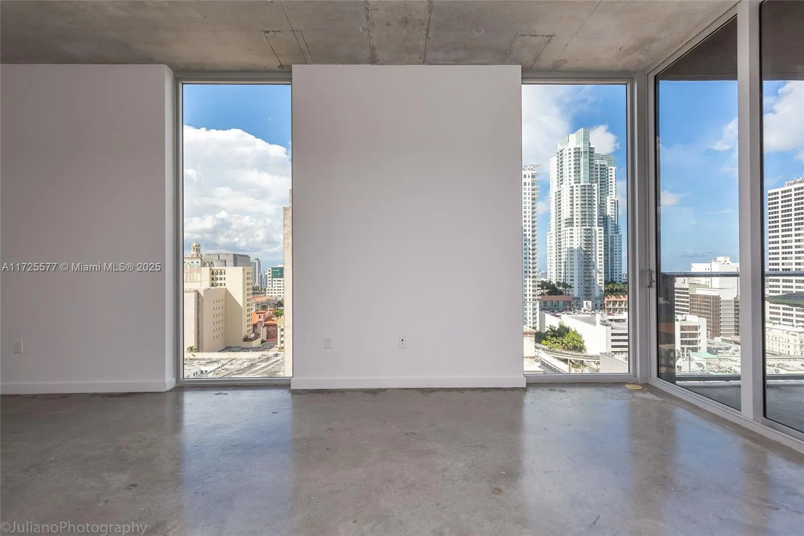 1 bedroom 1 bath for sale at 151 SE 1st St # 1604, Miami FL 33131