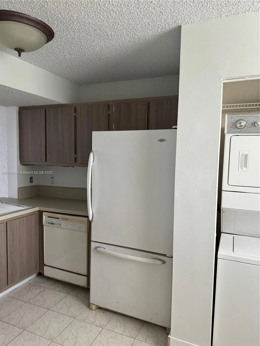 117 Lake Emerald Dr # 202, Oakland Park FL 33309