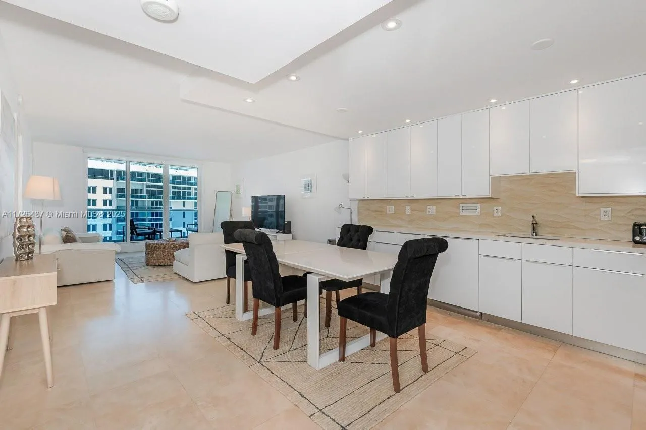 1 bedroom 1 bath for sale at 2301 Collins Ave # 1515, Miami Beach FL 33139