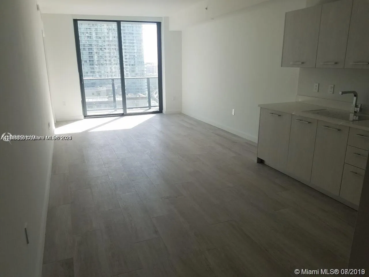 1 bedroom 2 bath for sale at 55 SW 9th St # 1805, Miami FL 33130