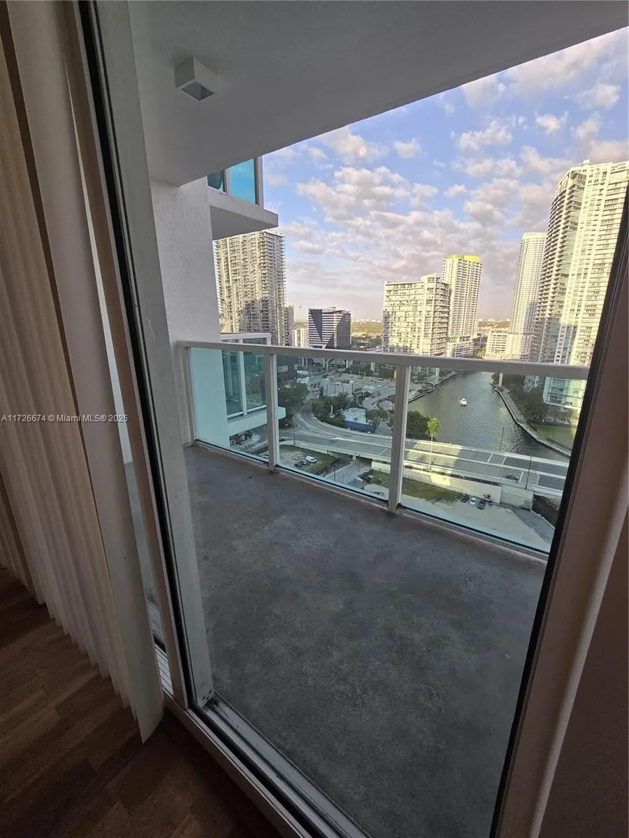 1 bedroom 1 bath for sale at 31 SE 5th St # 2409, Miami FL 33131