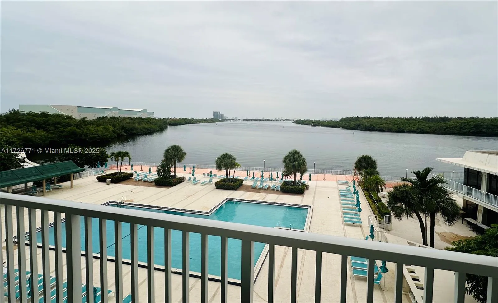 300 Bayview Dr # 402, Sunny Isles Beach FL 33160