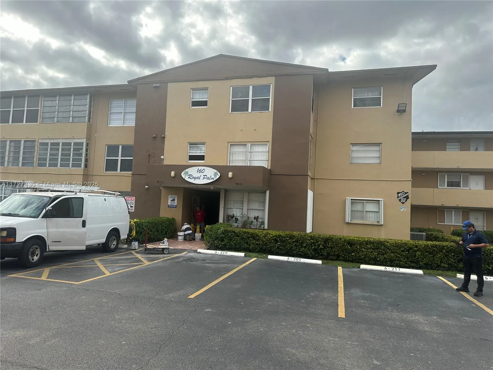 1 bedroom 1 bath Residential for sale at 160 Royal Palm Rd # 303, Hialeah Gardens FL 33016