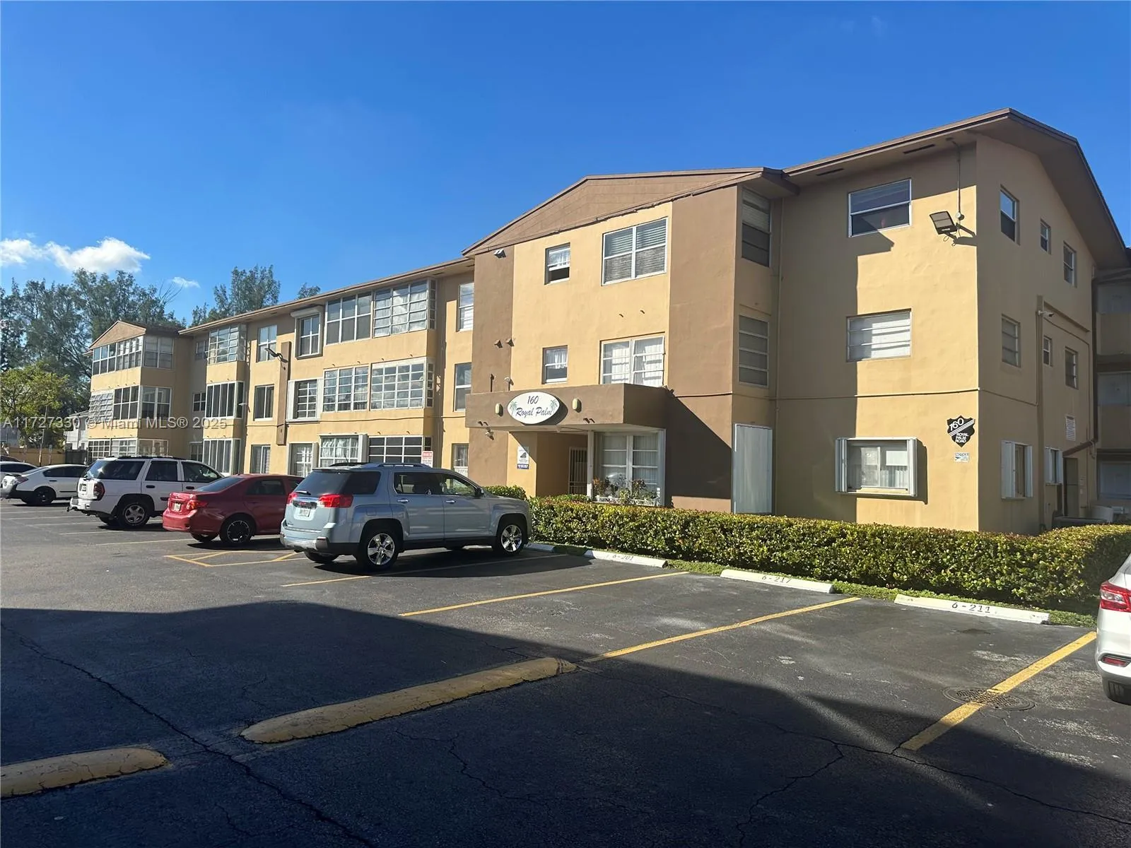 160 Royal Palm Rd # 303, Hialeah Gardens FL 33016