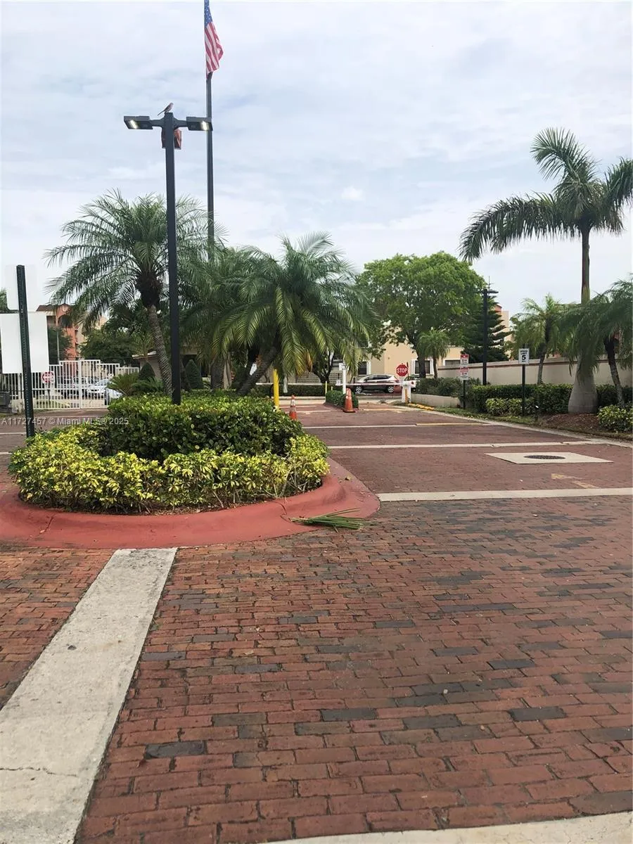 10233 NW 9th St Cir # 1, Miami FL 33172