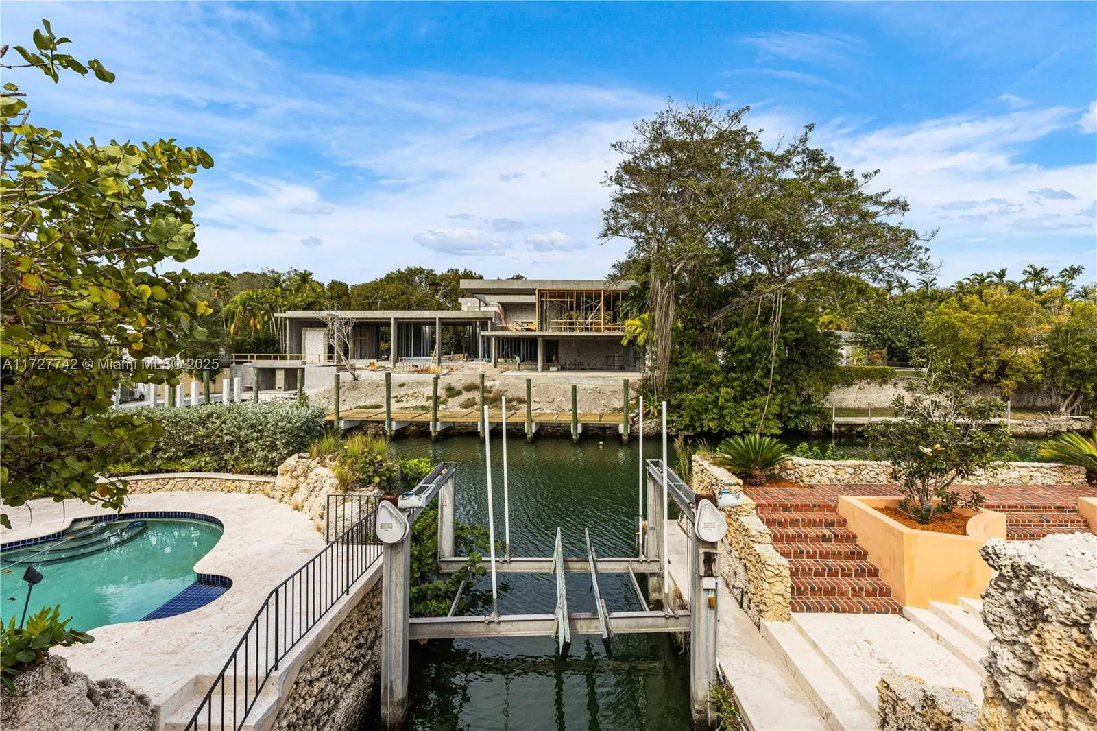 1181 S Alhambra Cir, Coral Gables FL 33146
