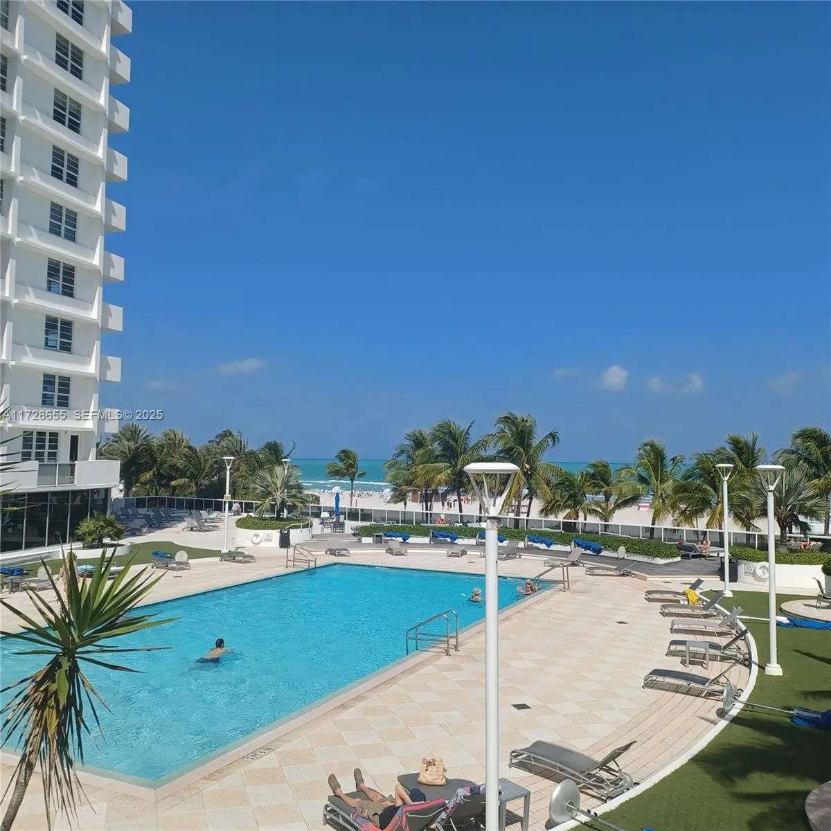 1 bath for sale at 100 Lincoln Rd # 1206, Miami Beach FL 33139