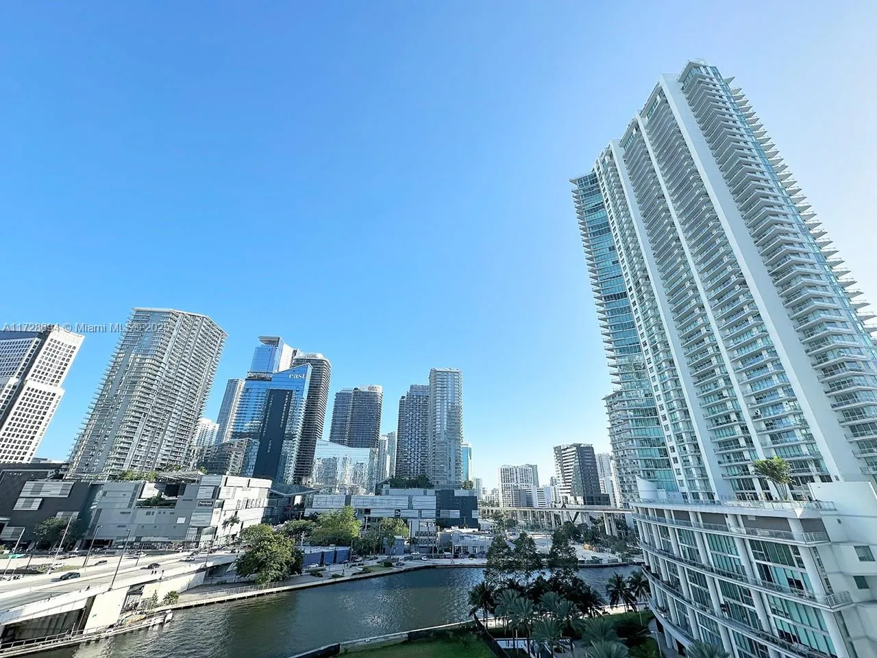 1 bedroom 1 bath for sale at 350 S Miami Ave # 1215, Miami FL 33130
