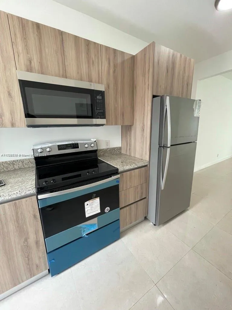 1995 Calais, Miami Beach FL 33141