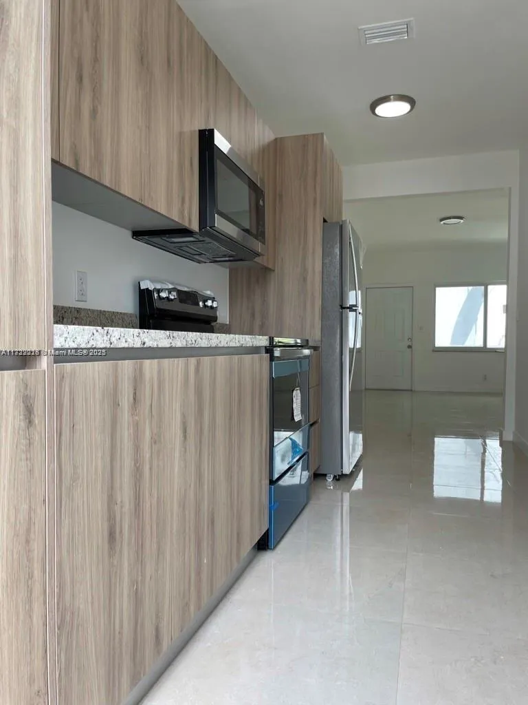 1995 Calais, Miami Beach FL 33141