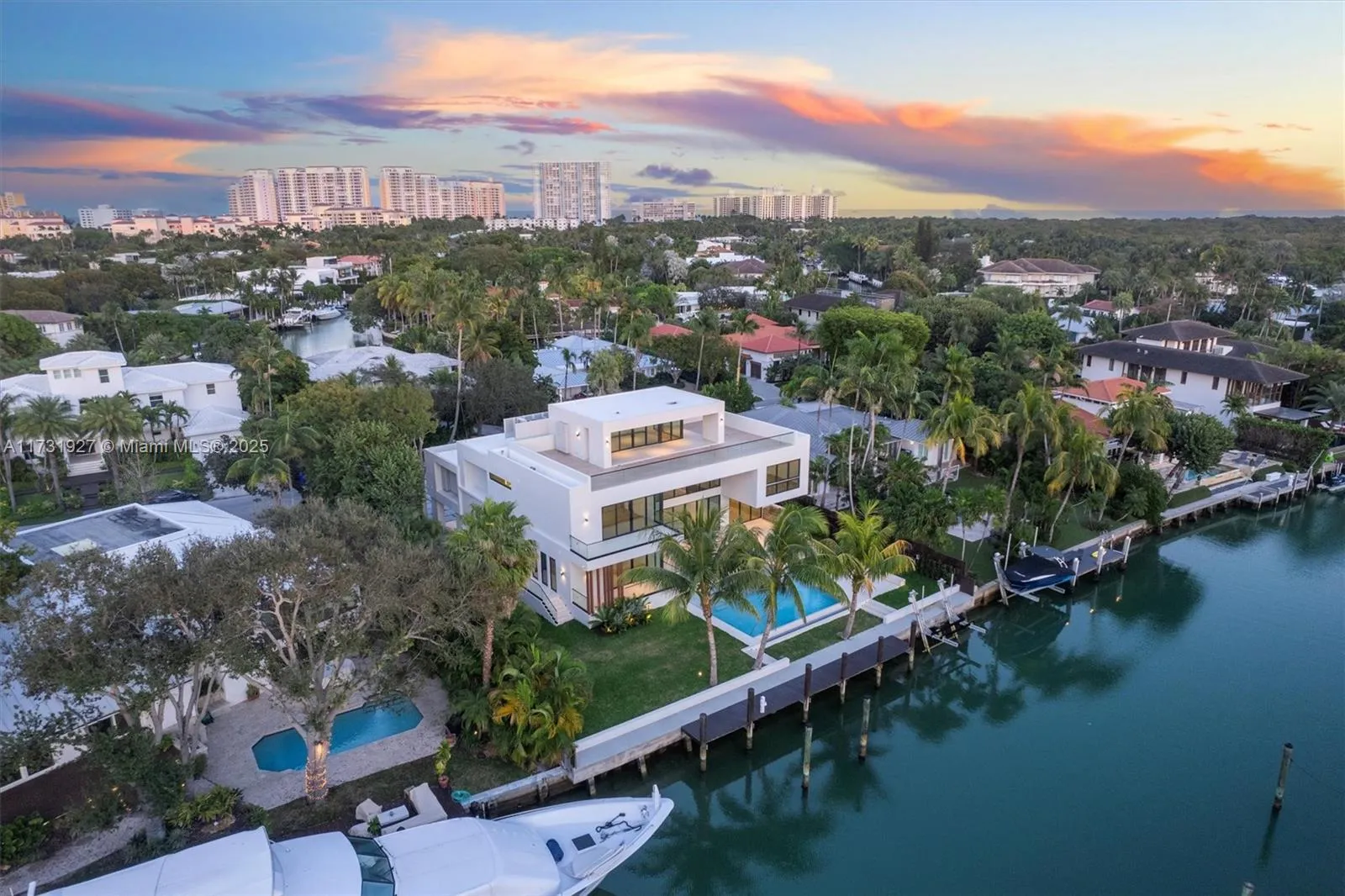 6 bedroom 8 bath for sale at 960 Mariner Dr, Key Biscayne FL 33149