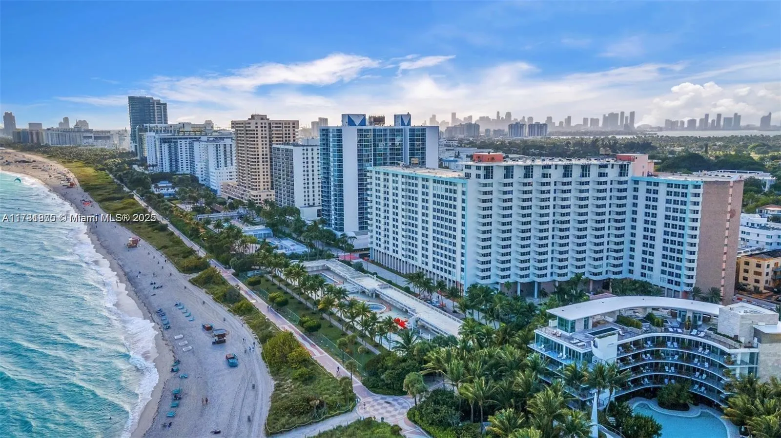 1 bedroom 1 bath for sale at 2899 Collins Ave # 548, Miami Beach FL 33140