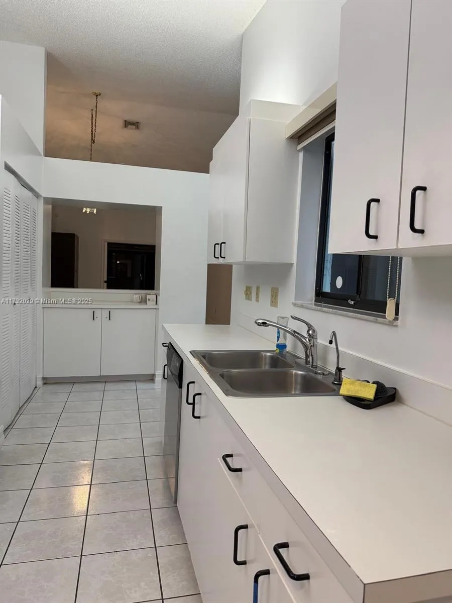 8204 NW 100th Ln, Tamarac FL 33321