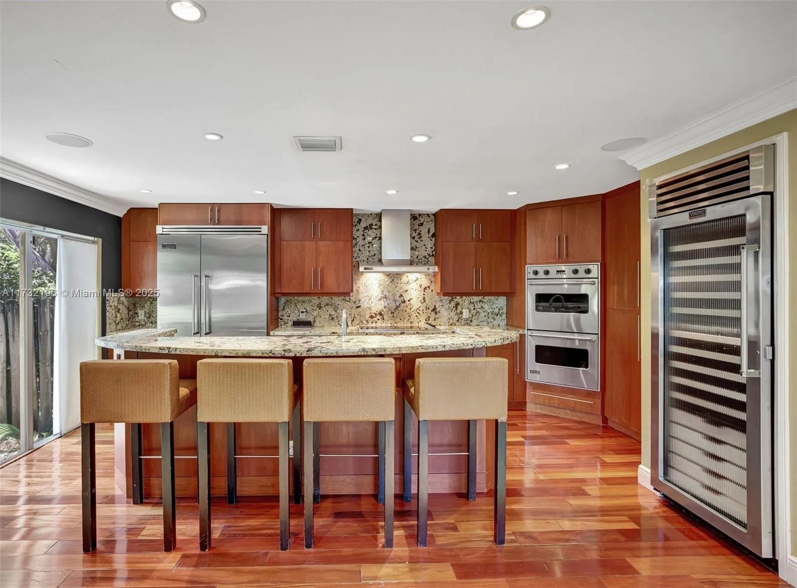 330 SW 2nd Ave # 8, Hallandale Beach FL 33009