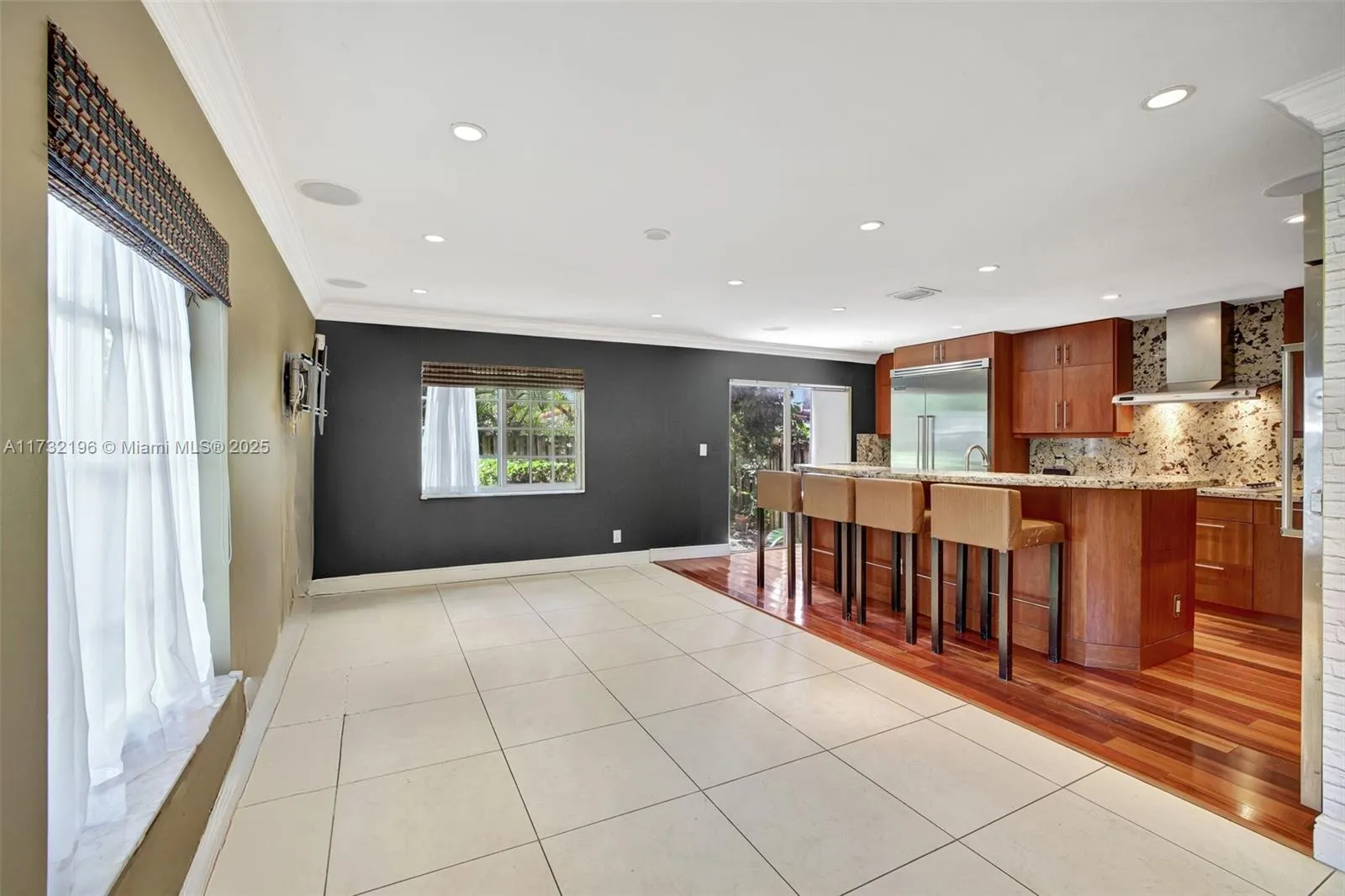330 SW 2nd Ave # 8, Hallandale Beach FL 33009