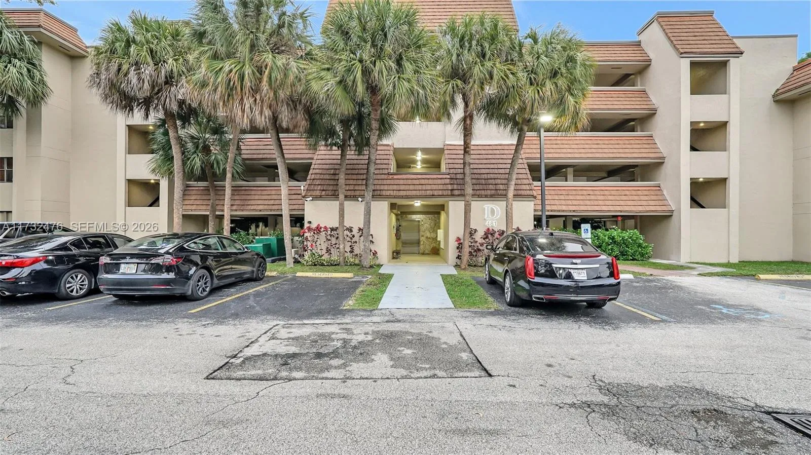 481 Ives Dairy Rd # 4, Miami FL 33179