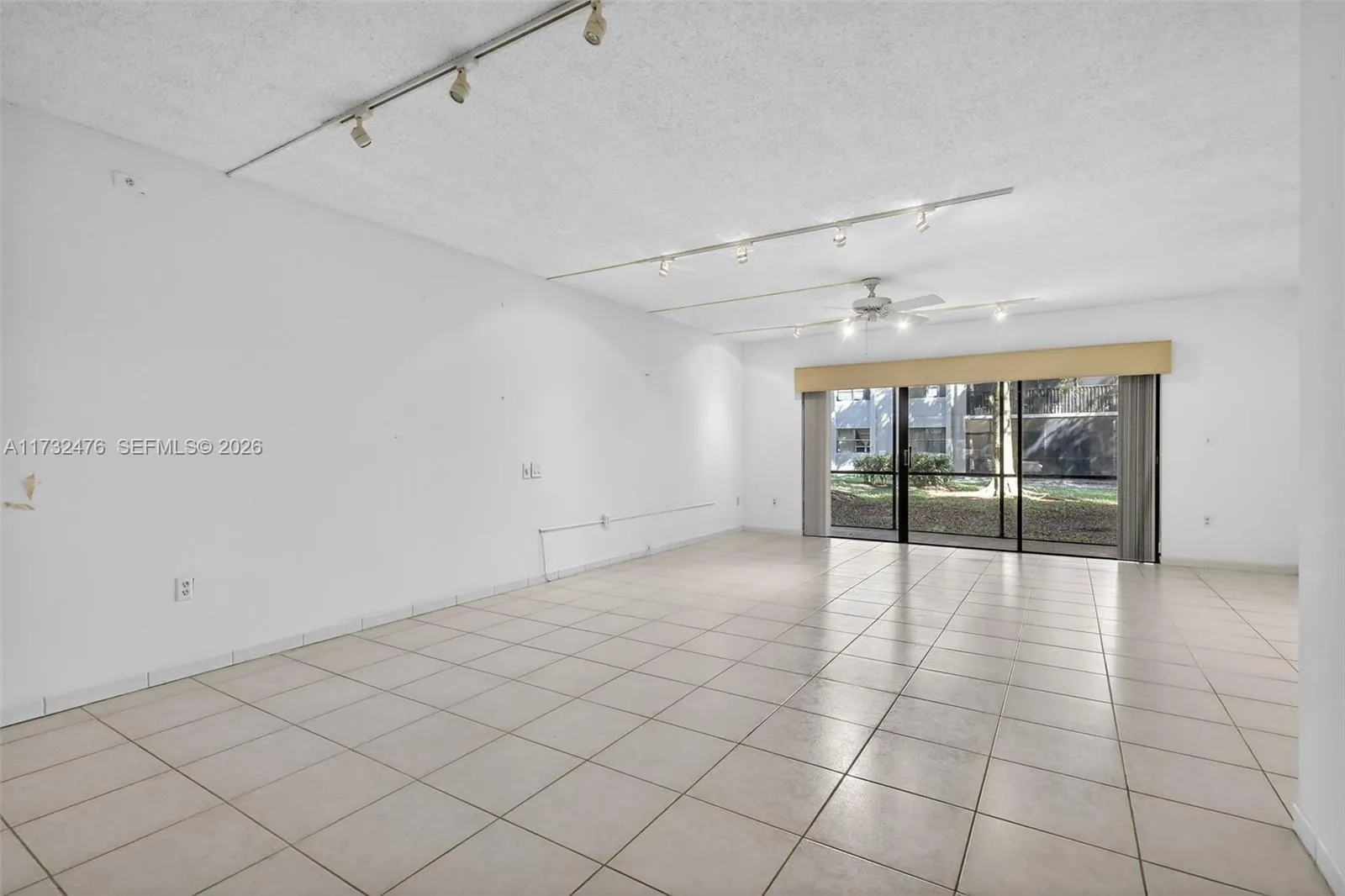 481 Ives Dairy Rd # 4, Miami FL 33179