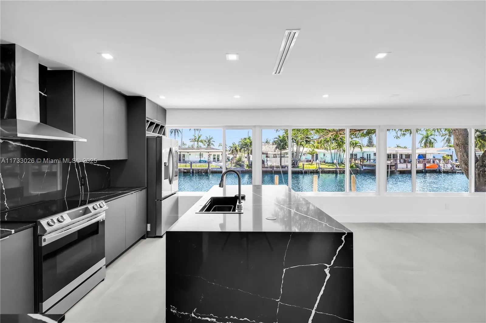 660 SE 4th Ave, Pompano Beach FL 33060