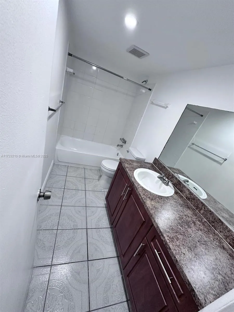 2800 NW 56th Ave # G102, Lauderhill FL 33313