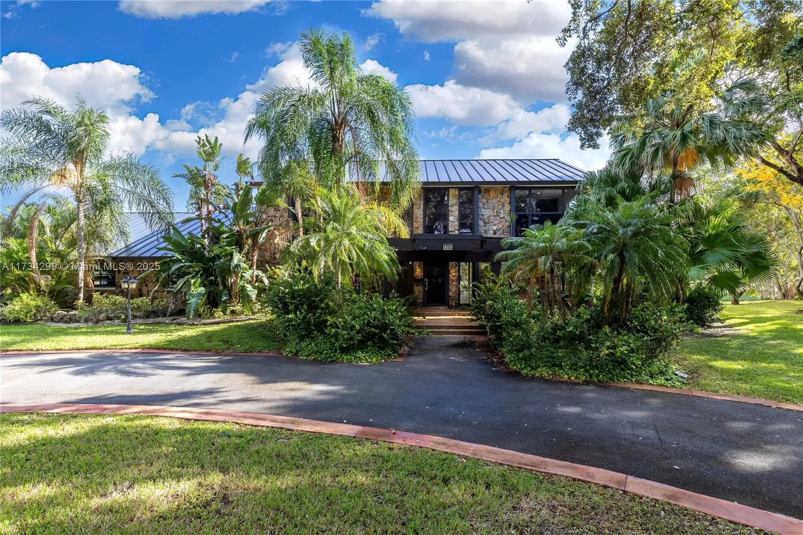 4 bedroom 4 bath for sale at 5306 White Oak Ln, Tamarac FL 33319