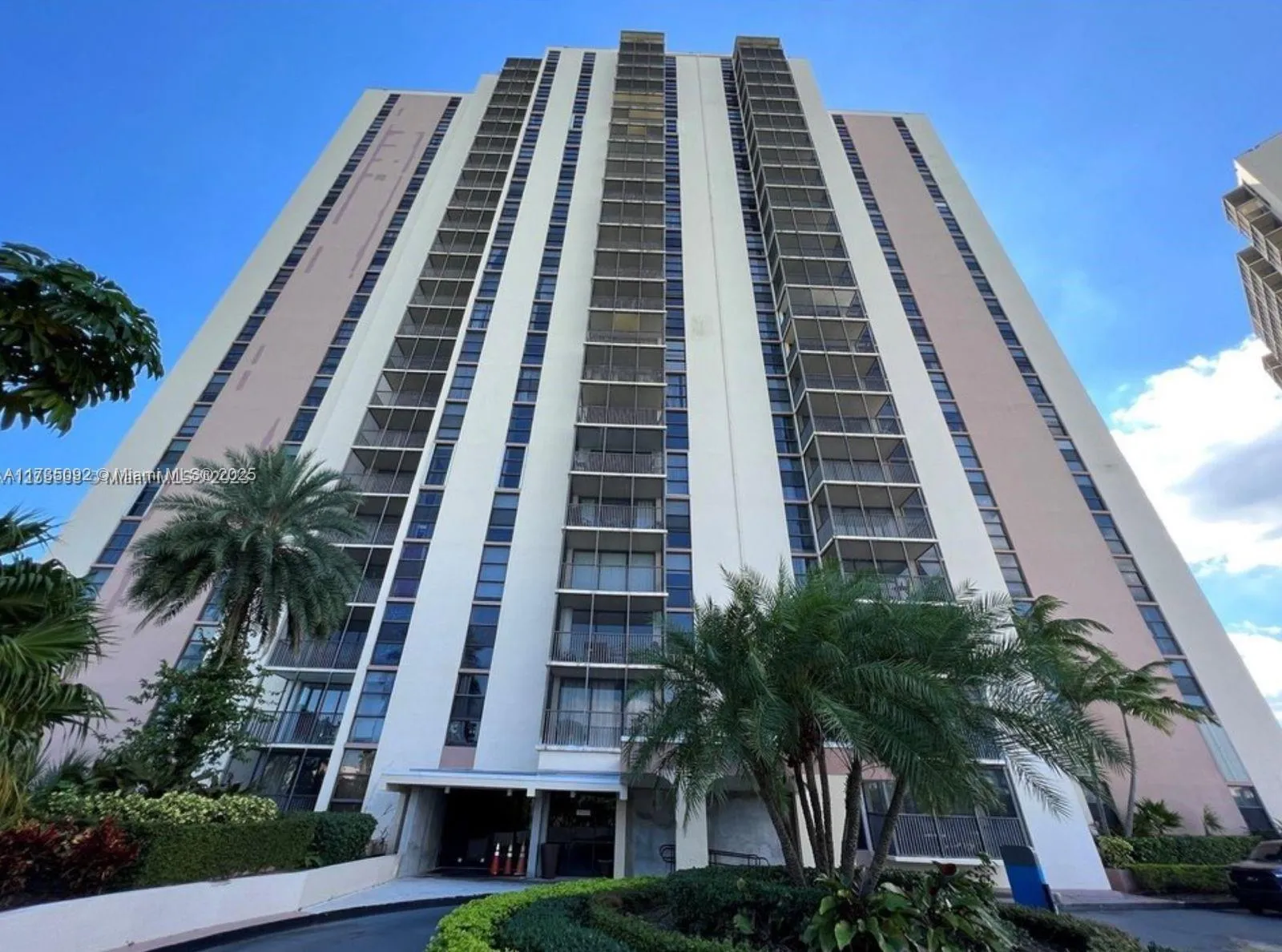 20301 W Country Club Dr # 528, Aventura FL 33180