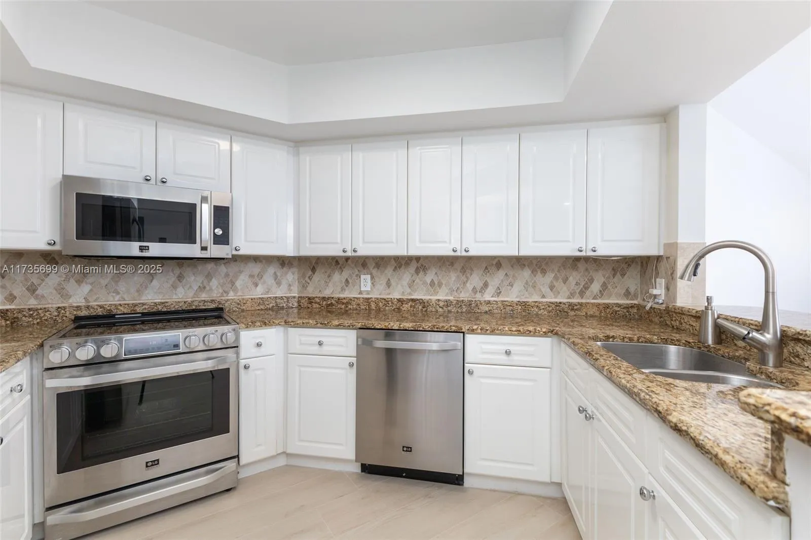 1800 Sunset Harbour Dr # 701, Miami Beach FL 33139