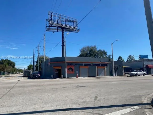 4055 NW 17th Ave, Miami FL 33142