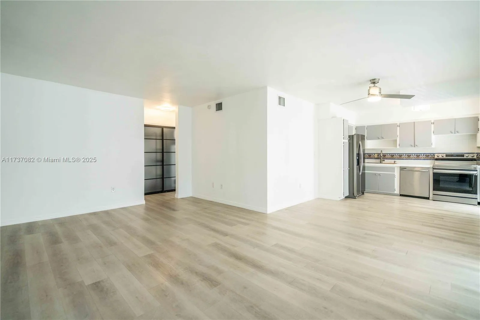 1 bedroom 1 bath for sale at 1420 Pennsylvania Ave # 302, Miami Beach FL 33139