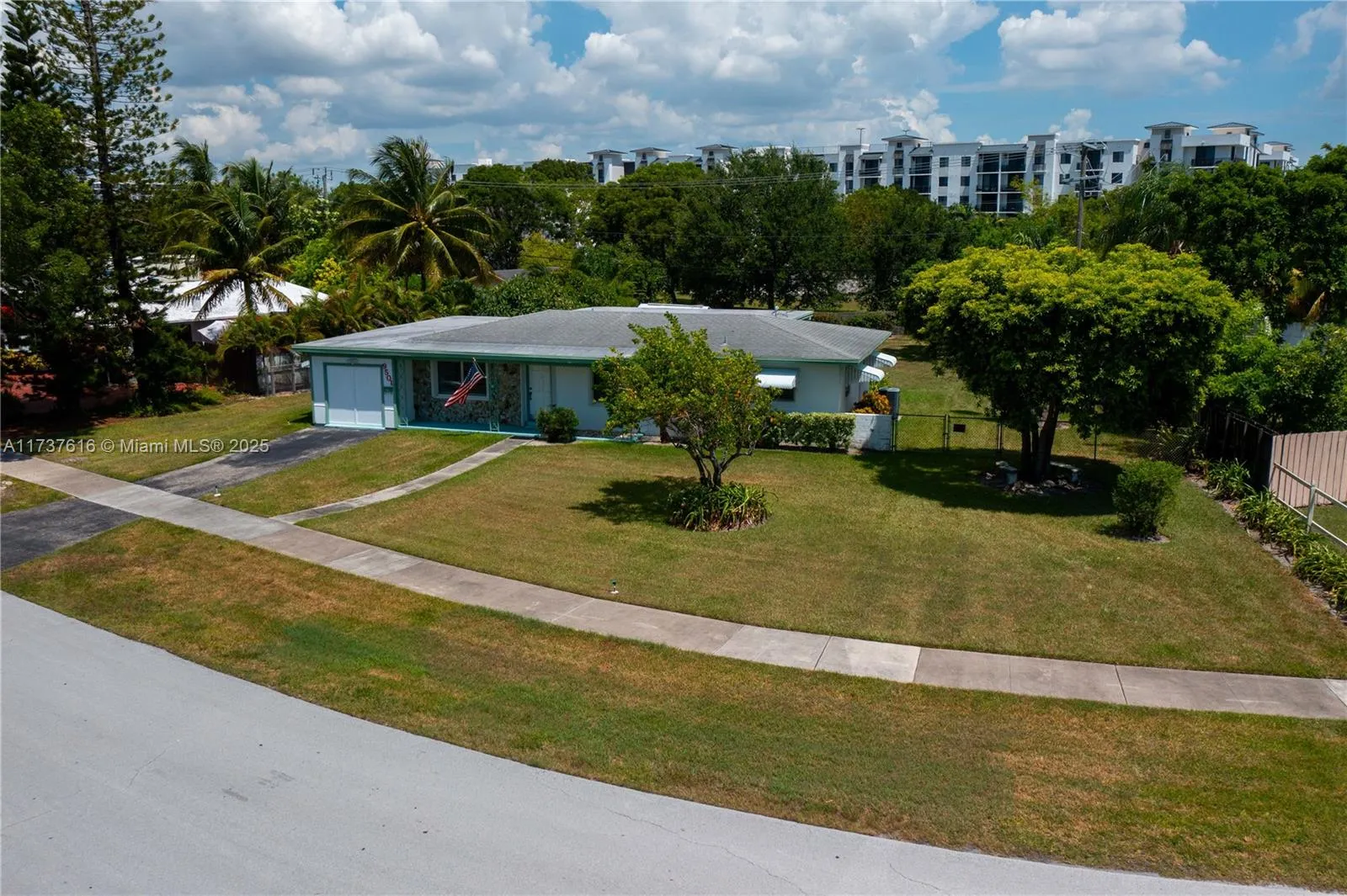 4 bedroom 2 bath for sale at 9501 SW 181st Ter, Palmetto Bay FL 33157