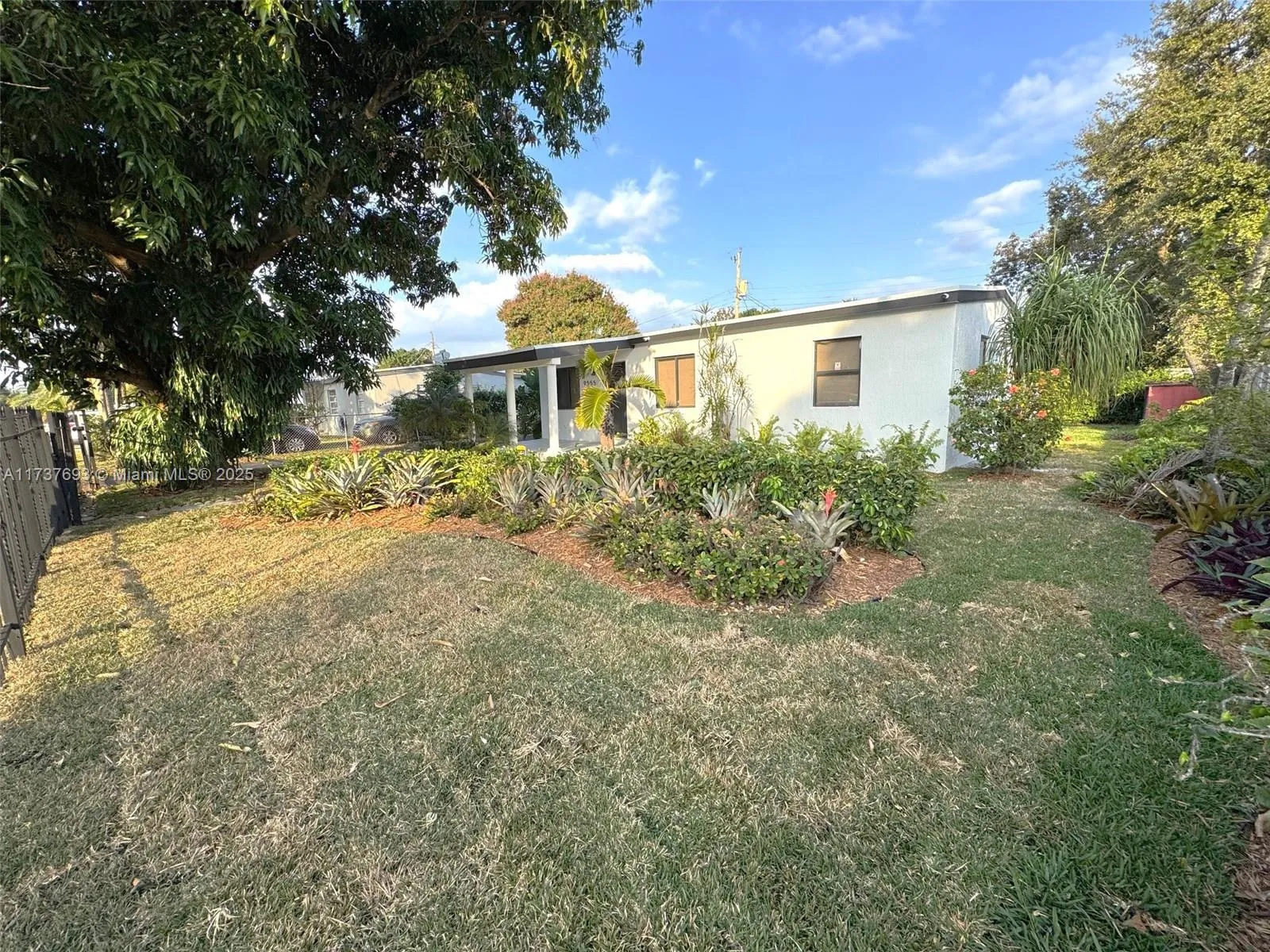9555 NW 33rd Ave, Miami FL 33147