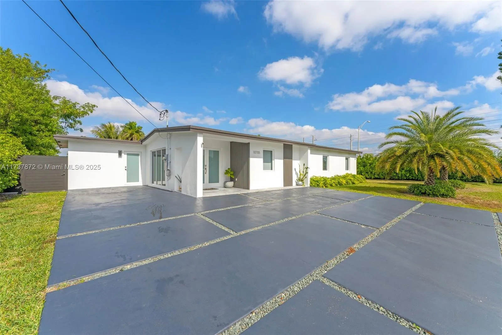 10705 SW 52nd Ter, Miami FL 33165